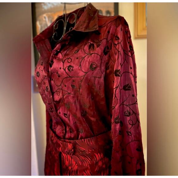 Formal Decorative Flock Blouse - Picture 3 of 4